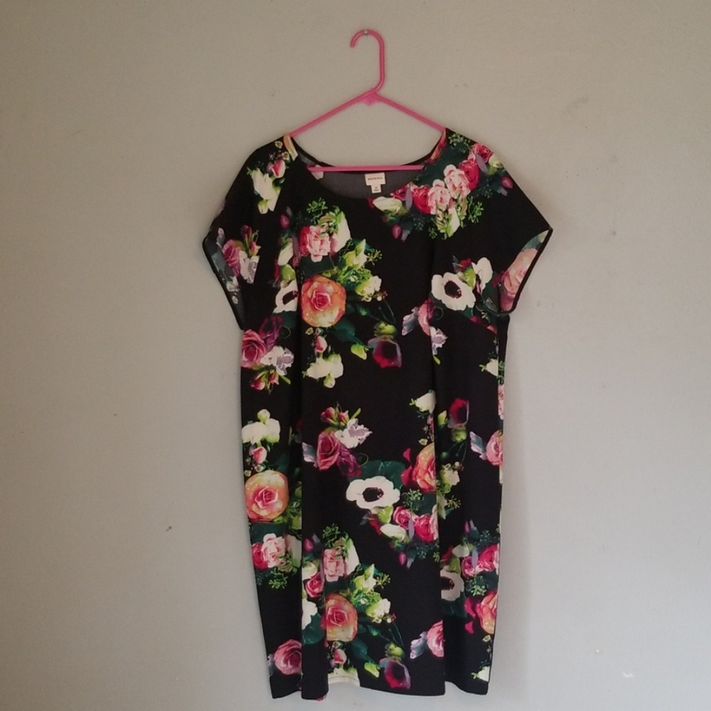 Floral print dress.
